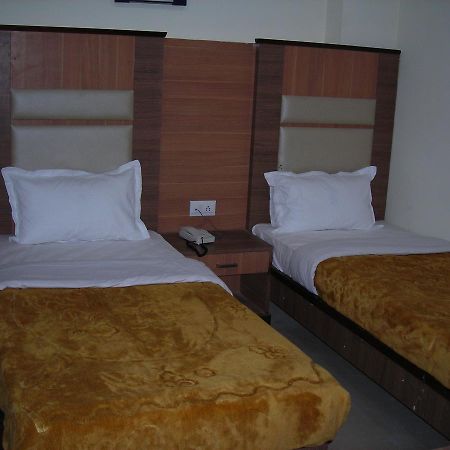 Hotel Dolphin Rāipur Exterior foto