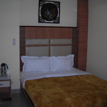 Hotel Dolphin Rāipur Exterior foto