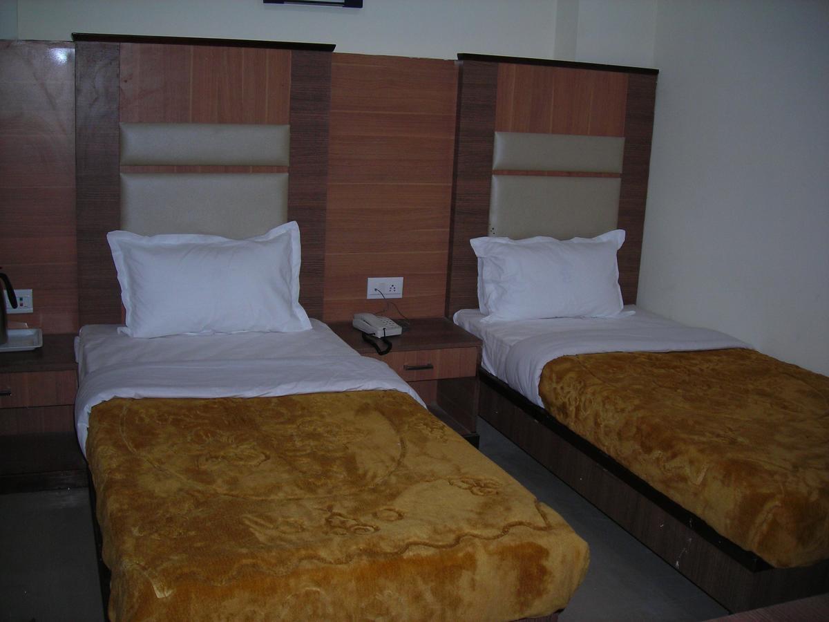 Hotel Dolphin Rāipur Exterior foto
