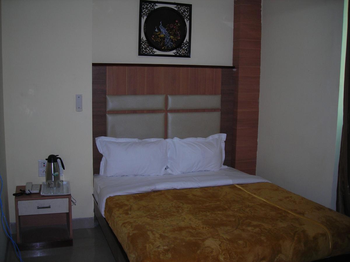 Hotel Dolphin Rāipur Exterior foto